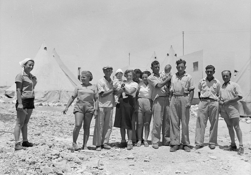 Новые поселенцы селения Маалех Хашамисха. 1939